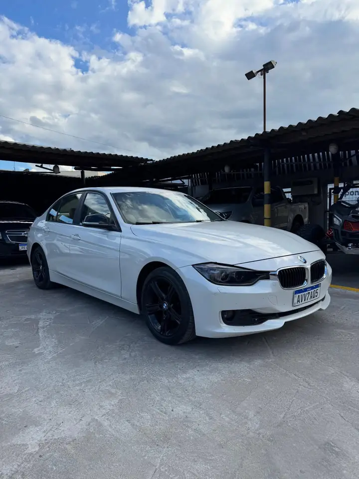 BMW 320i branco vendido
