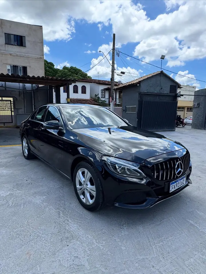 Mercedes-Benz C180 preto vendido