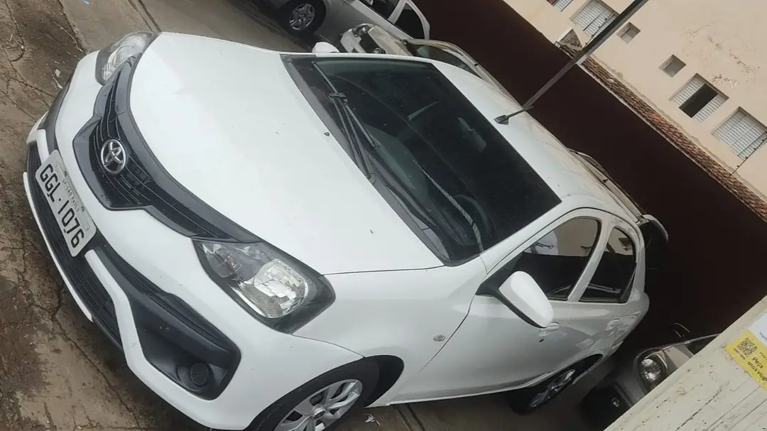 Toyota Etios 2020 branco