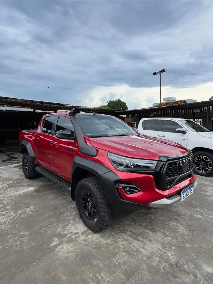 Toyota Hilux vermelho vendido