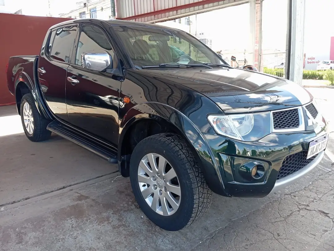 Mitsubishi L200 Triton 2011 preto