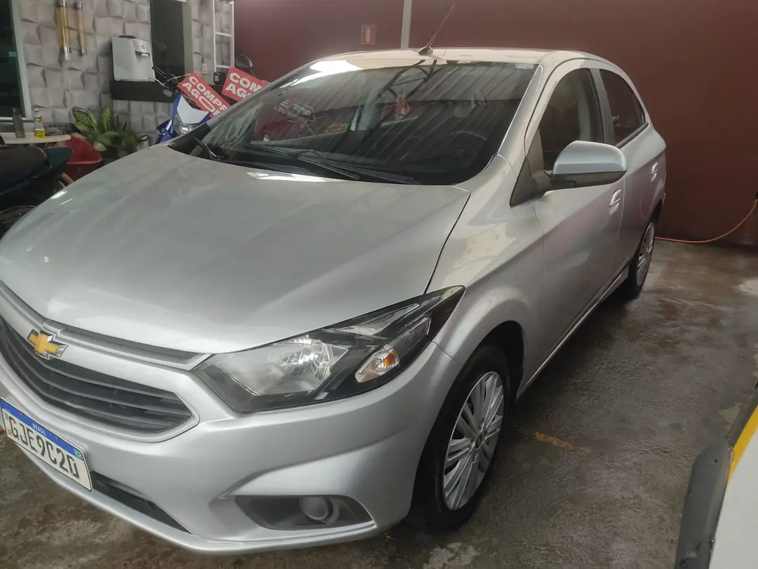Chevrolet Onix 2017 prata