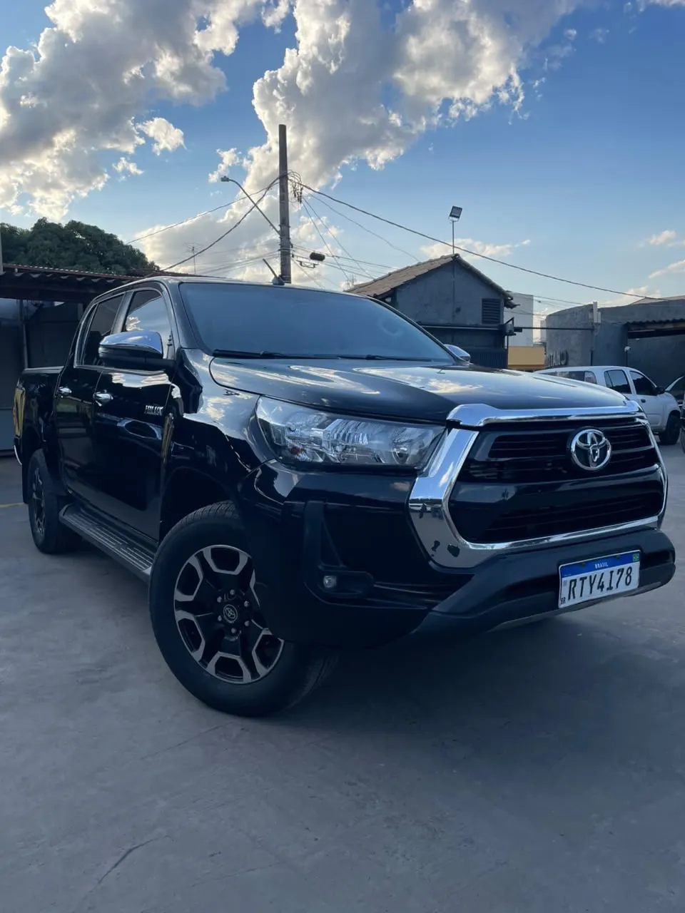 Toyota Hilux  preto